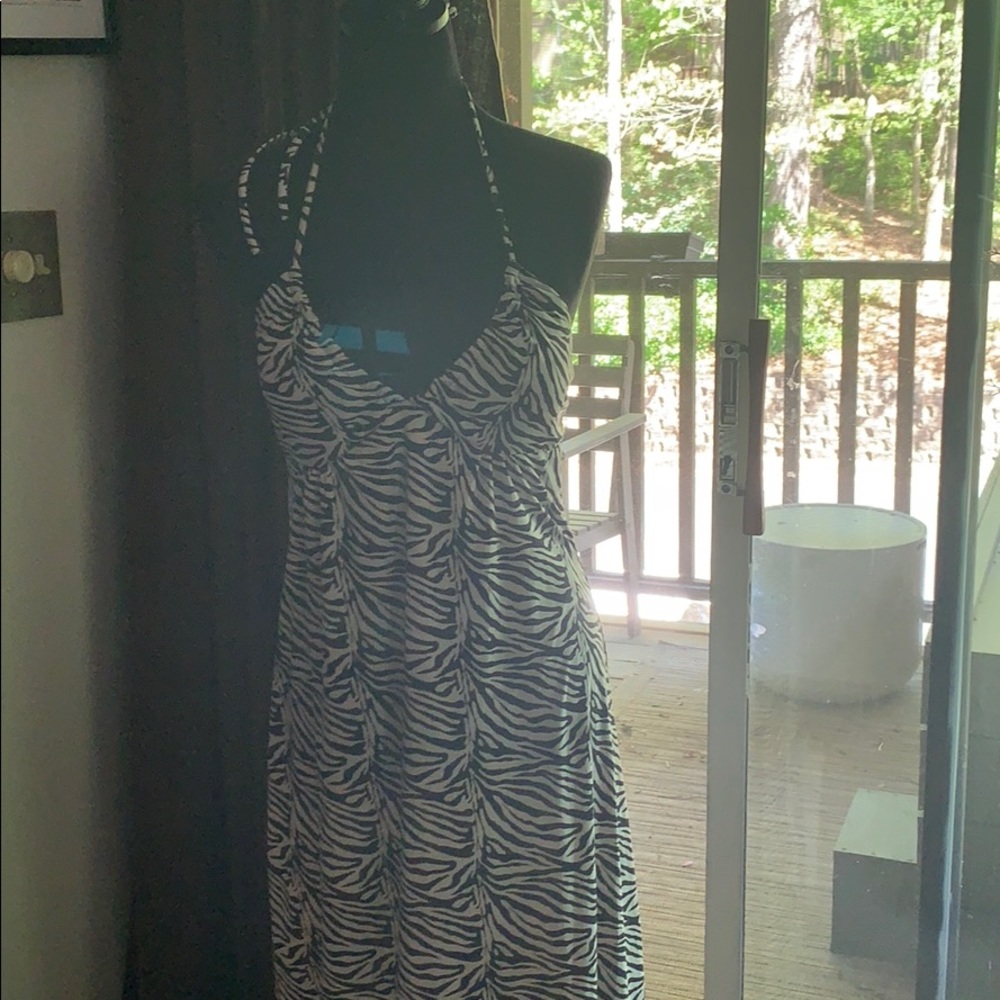 Alyn Paige black and white dress